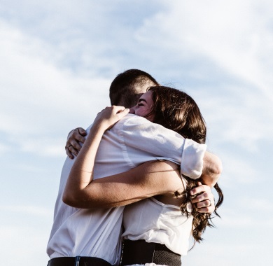 couple hugging each other mobile